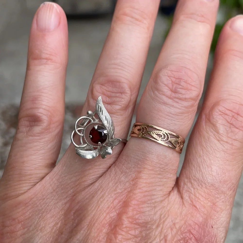 Antique sterling silver ring with genuine garnet